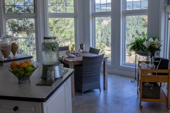 Scenic Canyon Ranch And Retreat Bed & Breakfast Kelowna Exterior photo